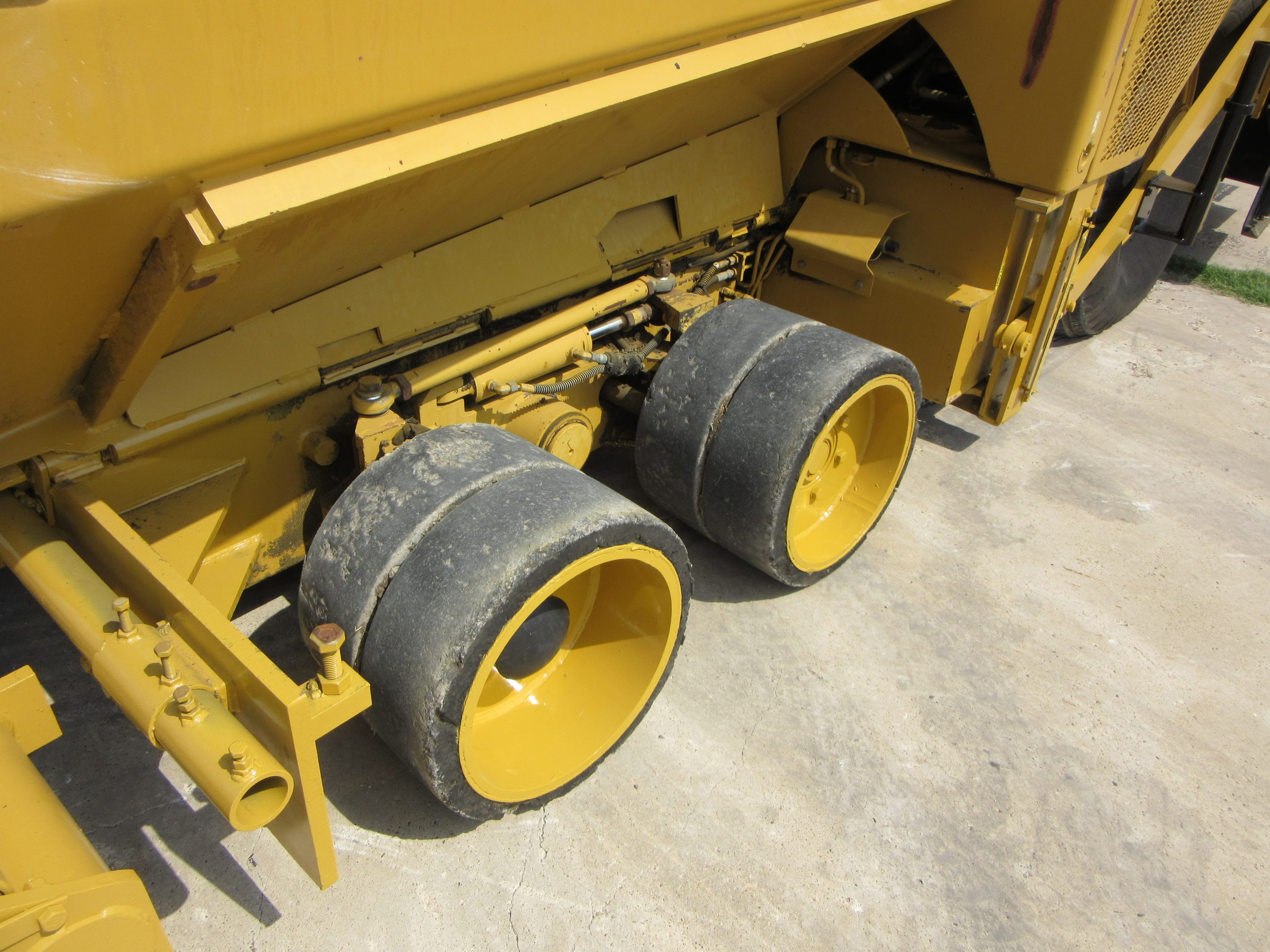 2007 CATERPILLAR AP-1000D