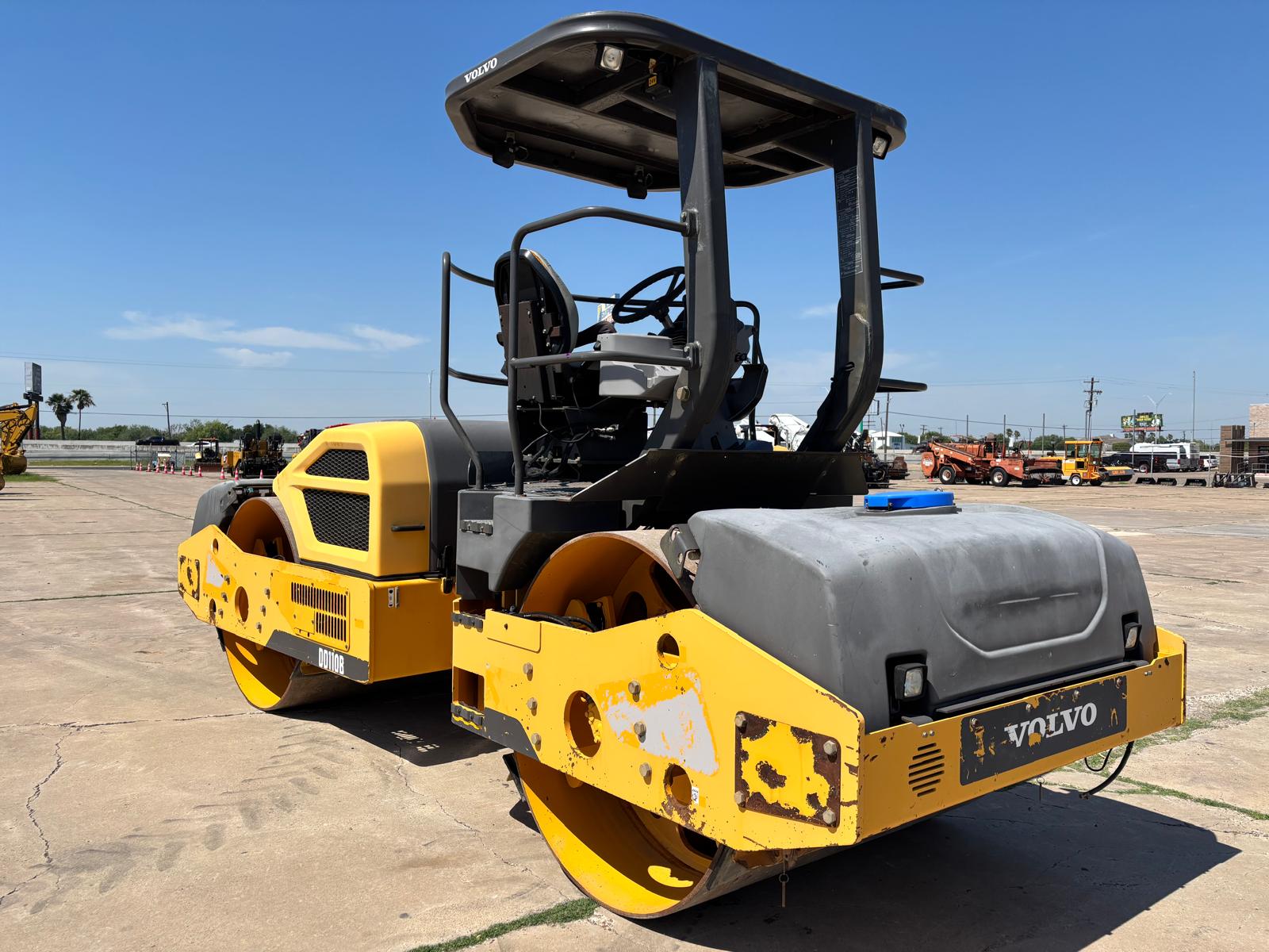 2014 VOLVO DD110B