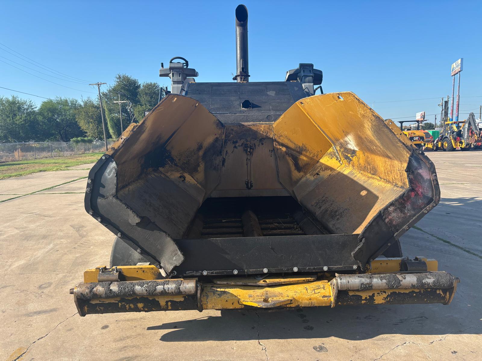 2017 CATERPILLAR AP-1055F