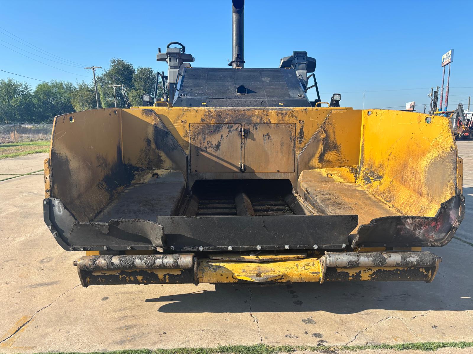 2017 CATERPILLAR AP-1055F