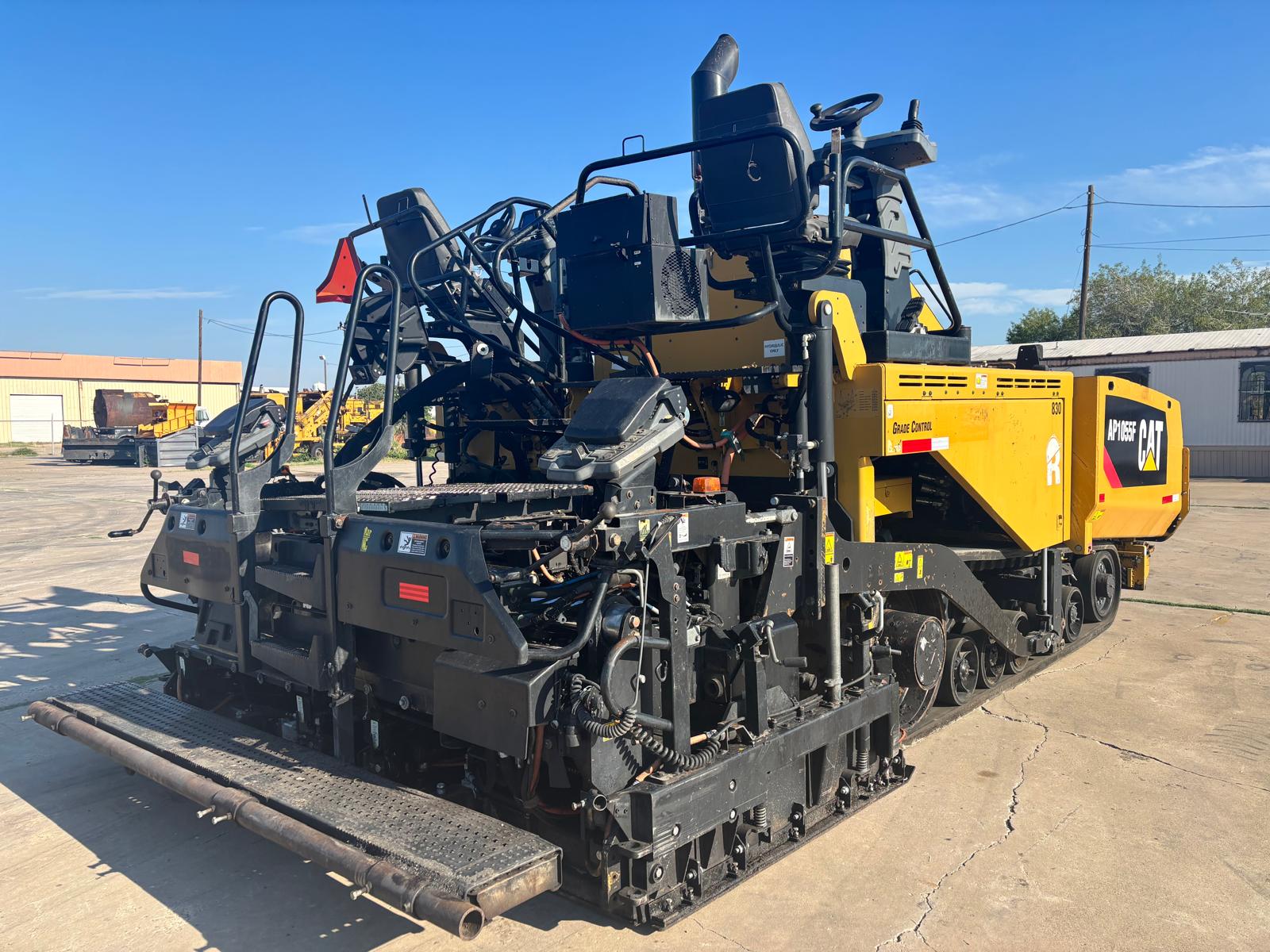 2017 CATERPILLAR AP-1055F