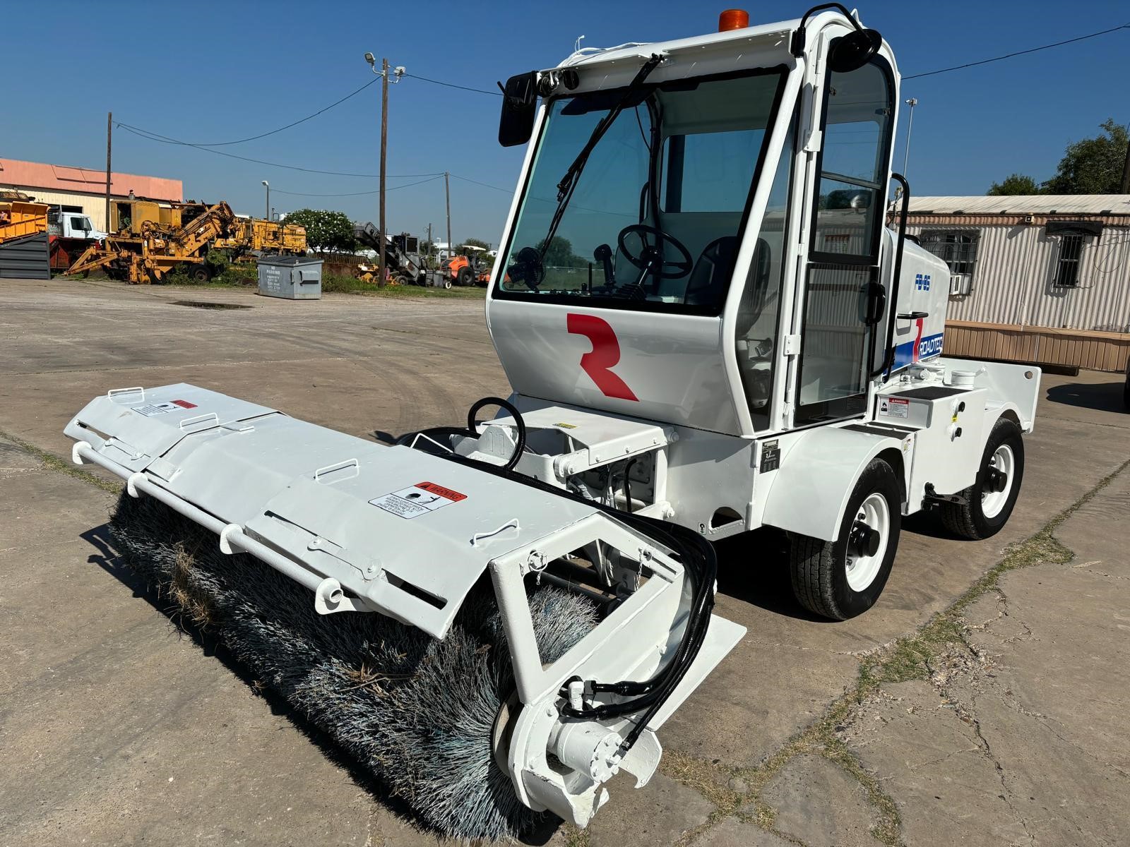 ROADTEC FB85 BROOM