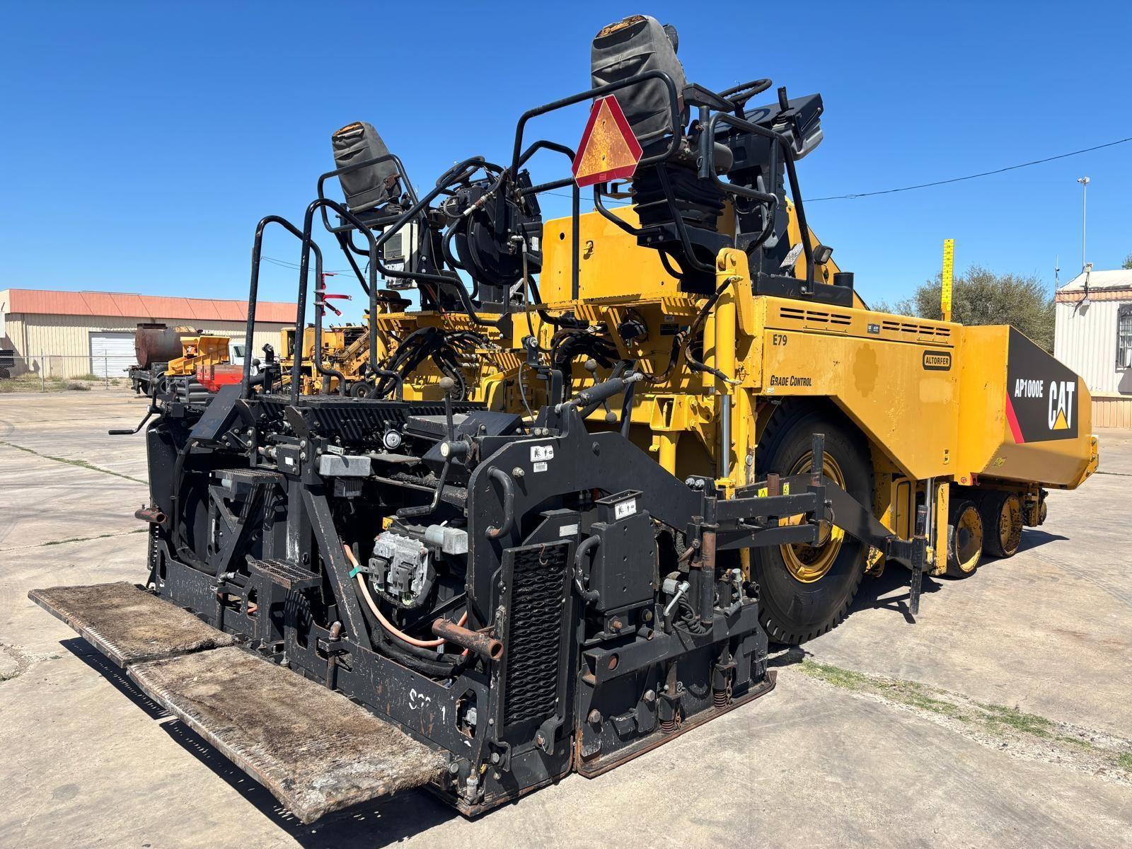 2012 CATERPILLAR AP-1000E