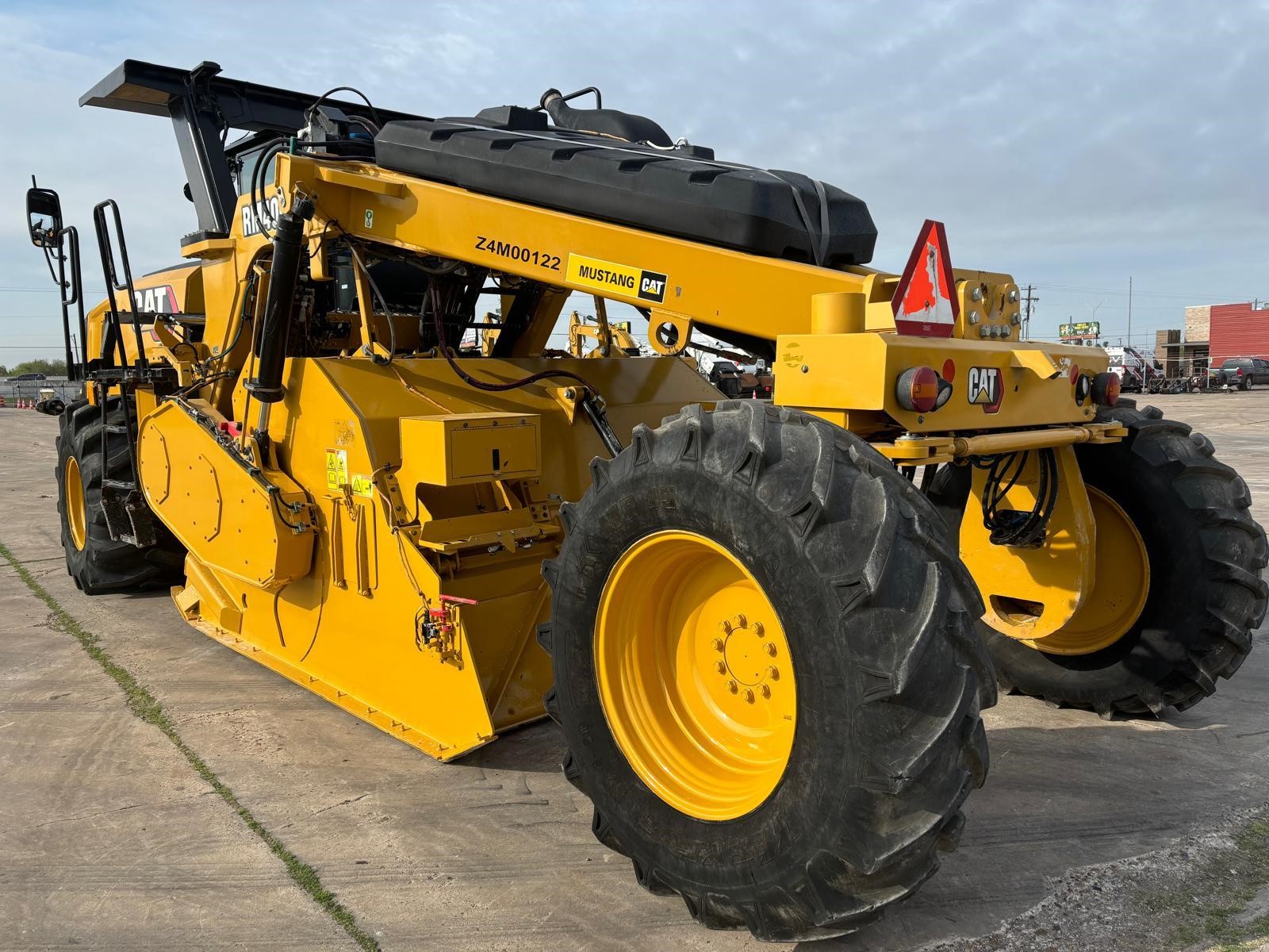 2021 CATERPILLAR RM400