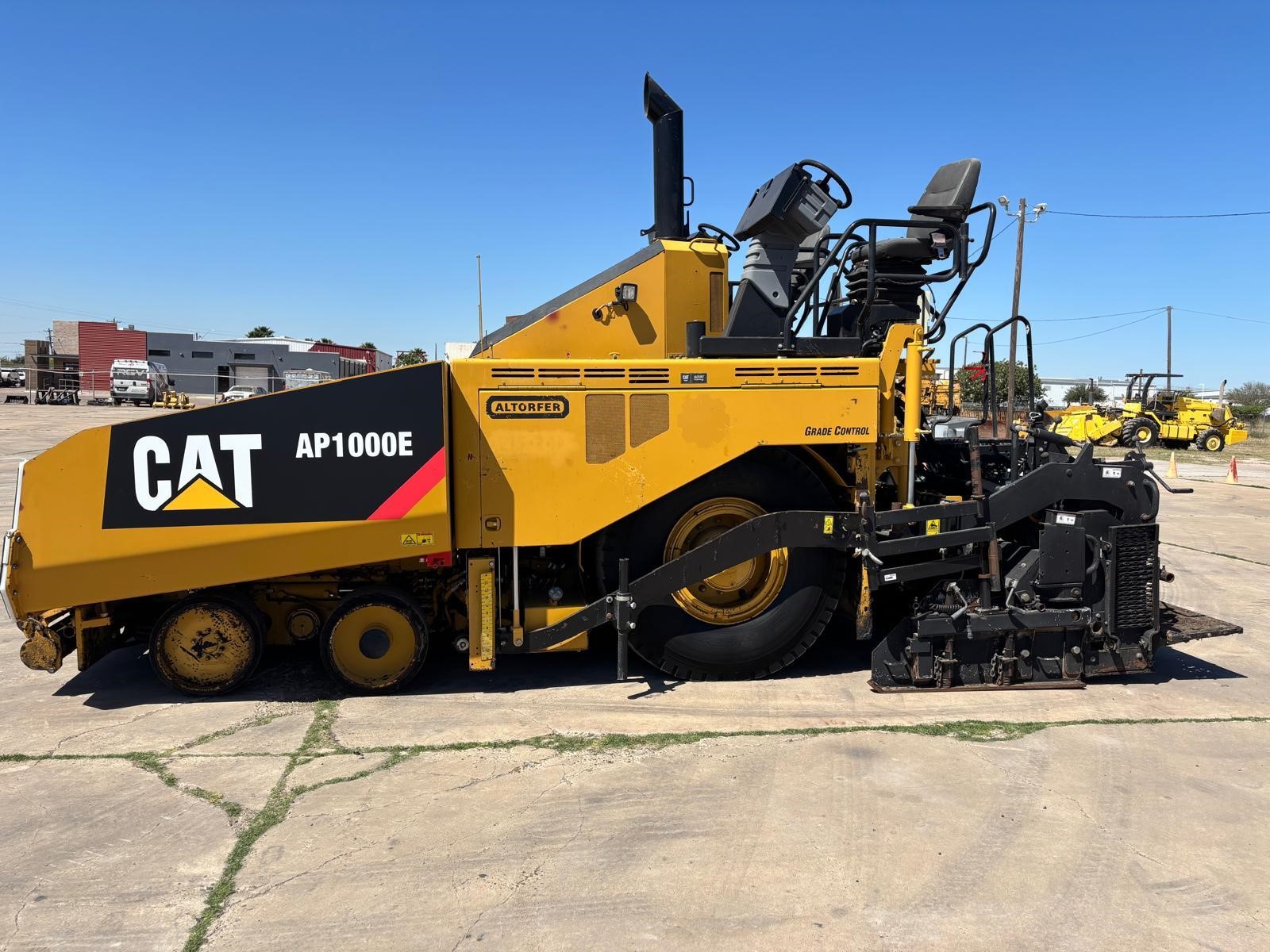 2012 CATERPILLAR AP-1000E